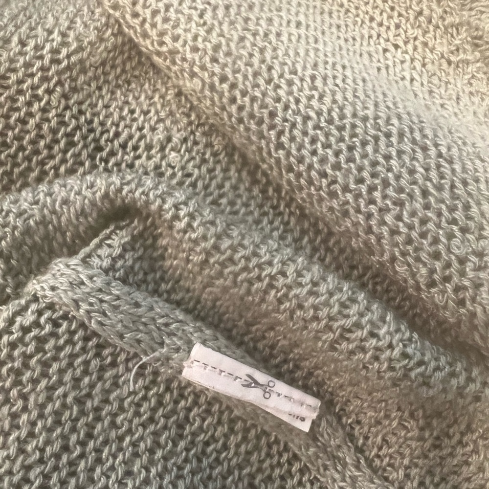 Forever 21 Women’s Green V-neck Long Sleeve Sweater - Picture 4 of 7